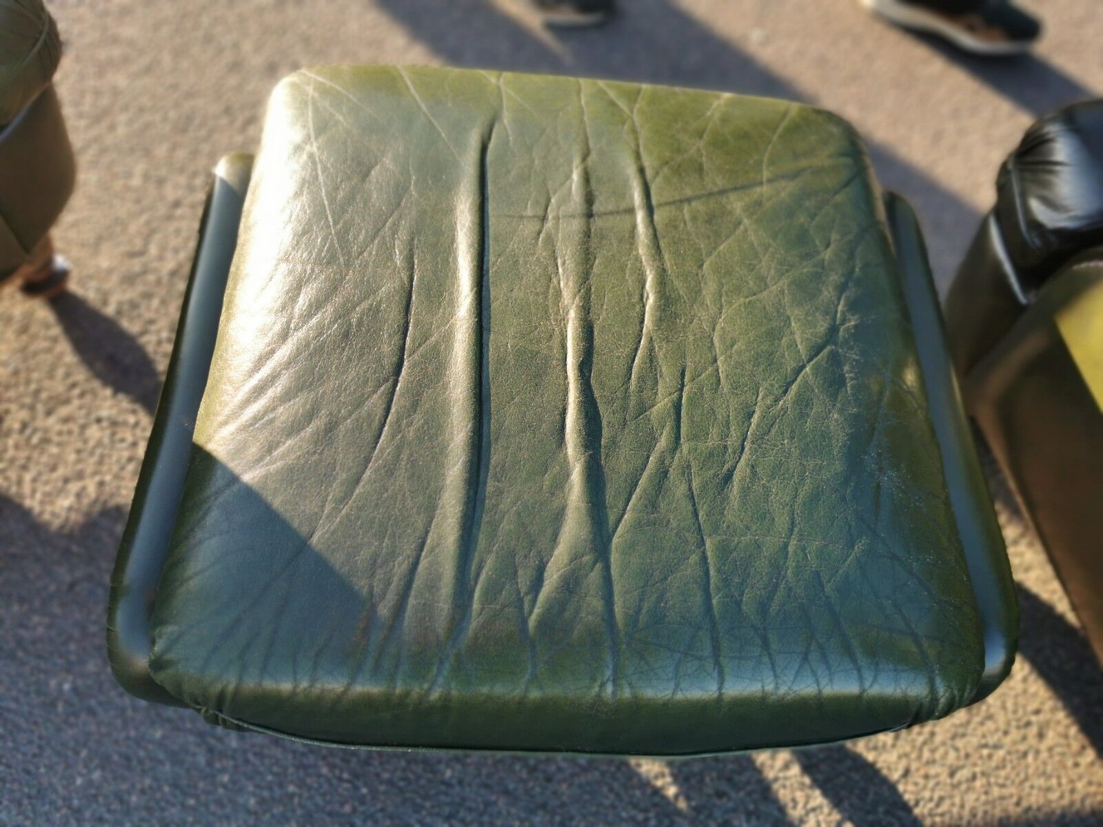Canapé , 2 fauteuils et ottoman par Jean Prévost