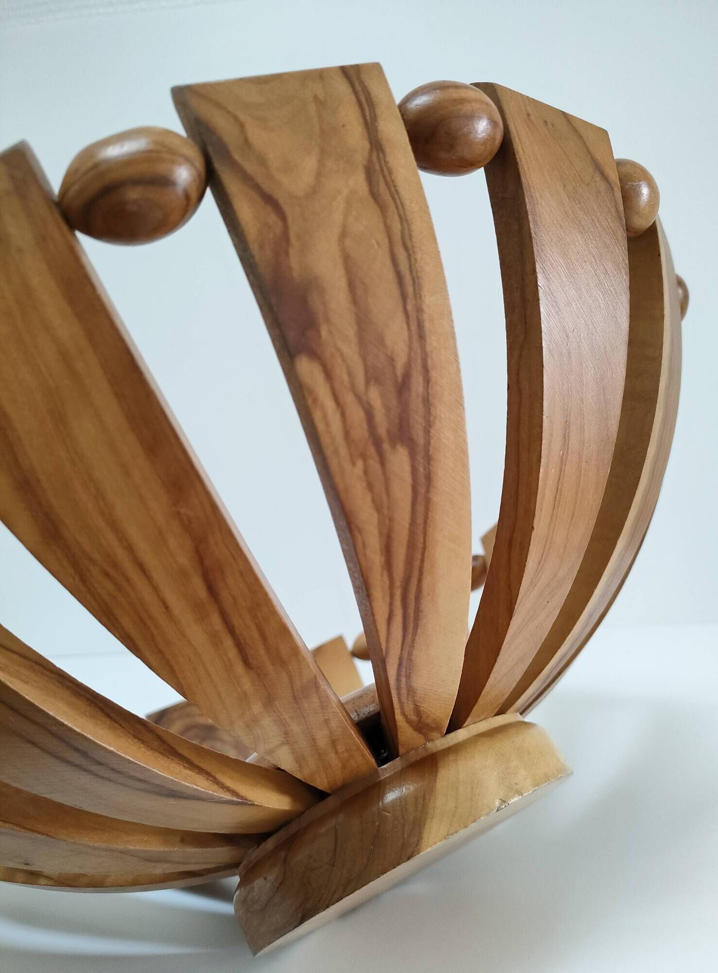 Fruit cup in olive wood vintage design