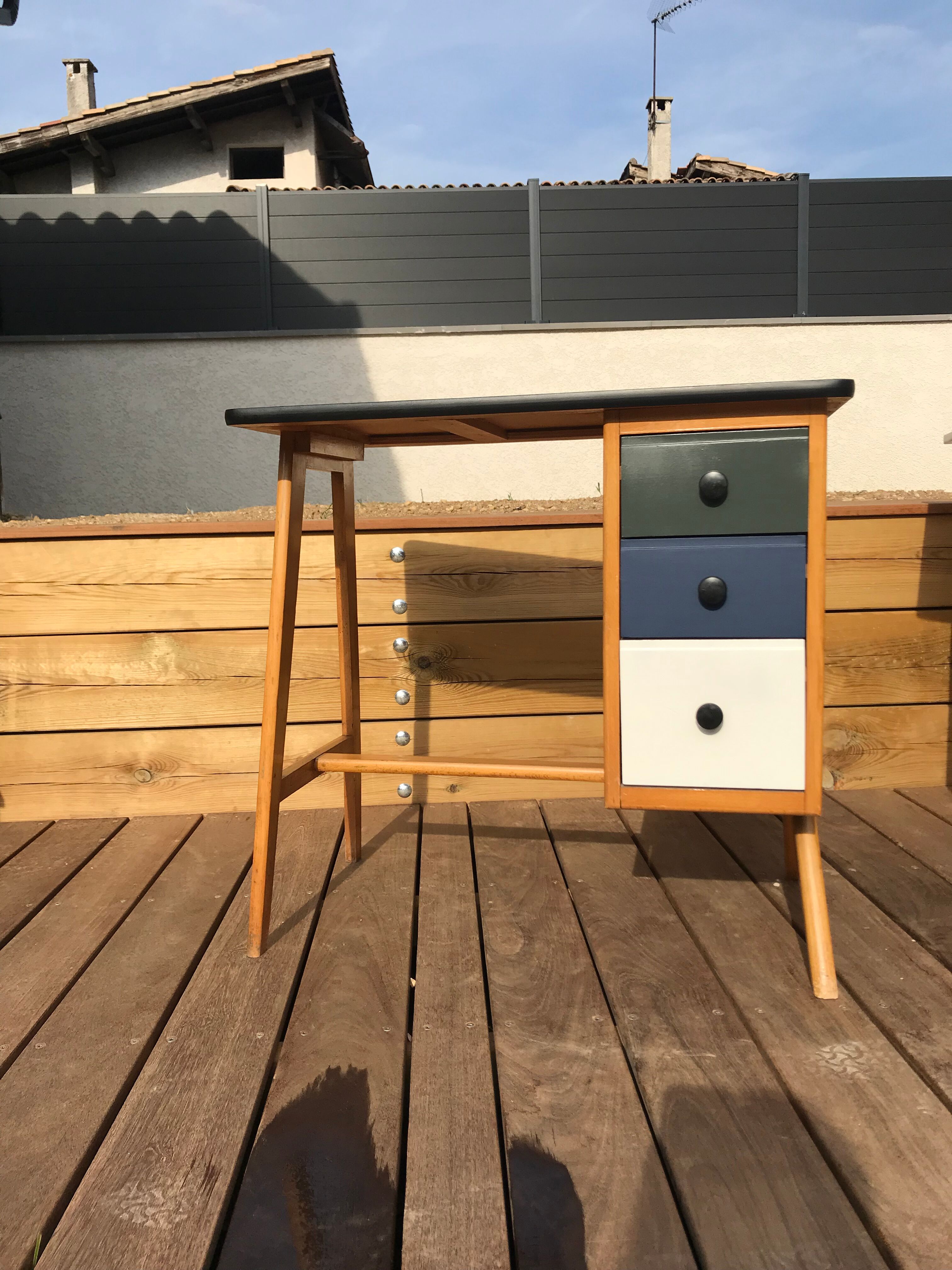 Bureau vintage des années 50 revisité