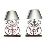 Pairede lamps cast
