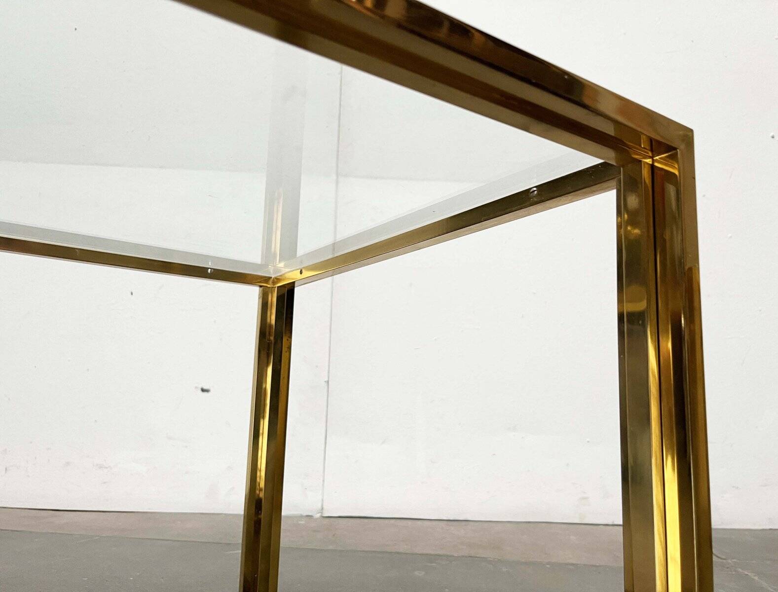 Cube side tables in brass and glass in the French Hollywood Regency style by Maison Charles, 1970s, set of 2.