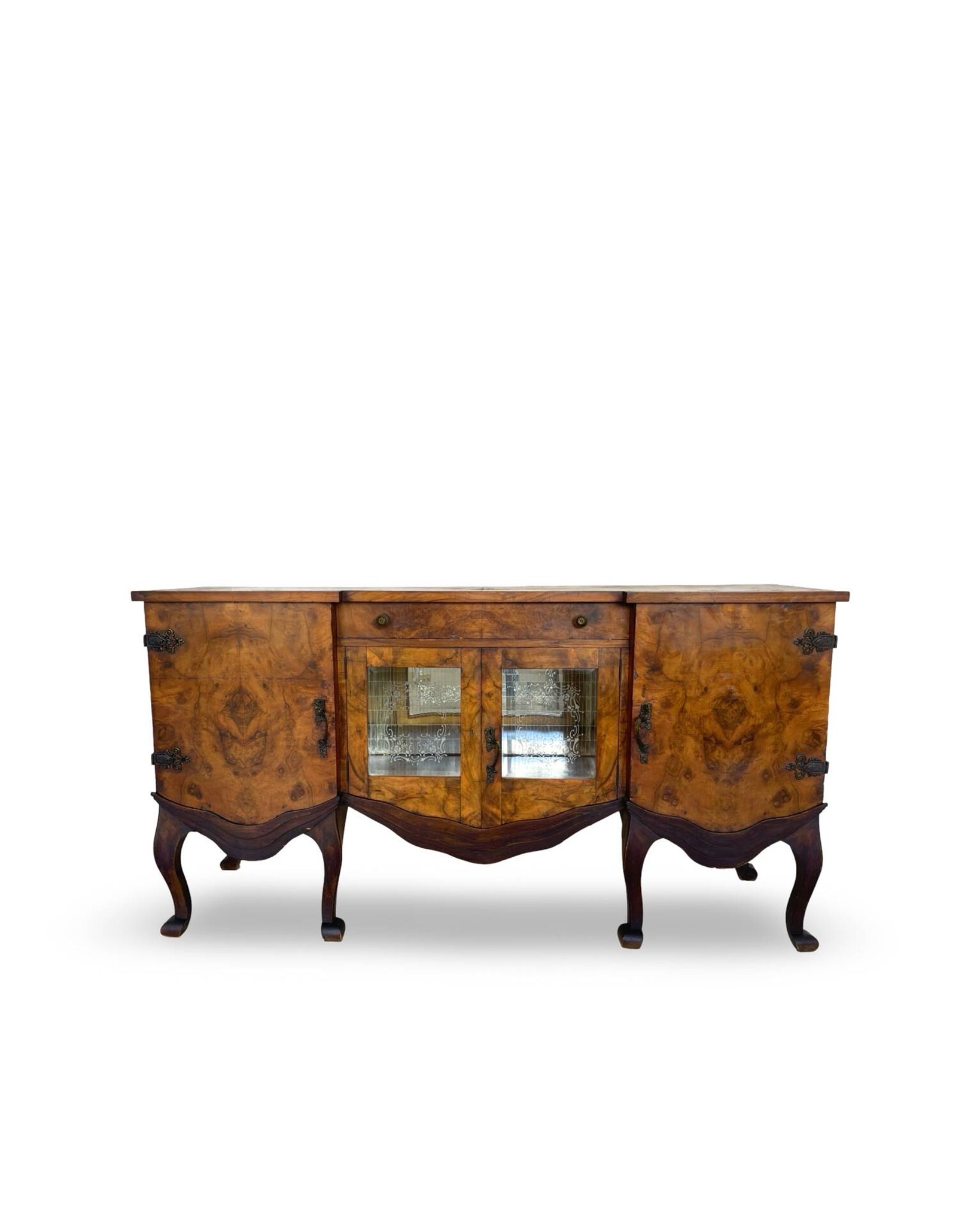 Buffet en noyer burr italien, années 1930.
