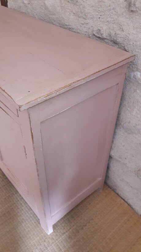 Pink parisian buffet