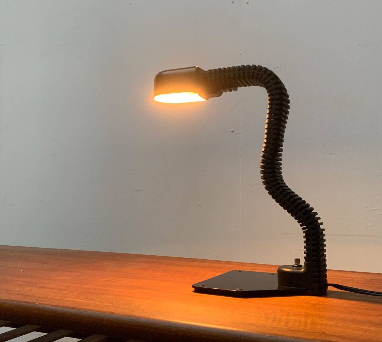 Vintage space age Cobra table lamp by Masayuki Kurokawa