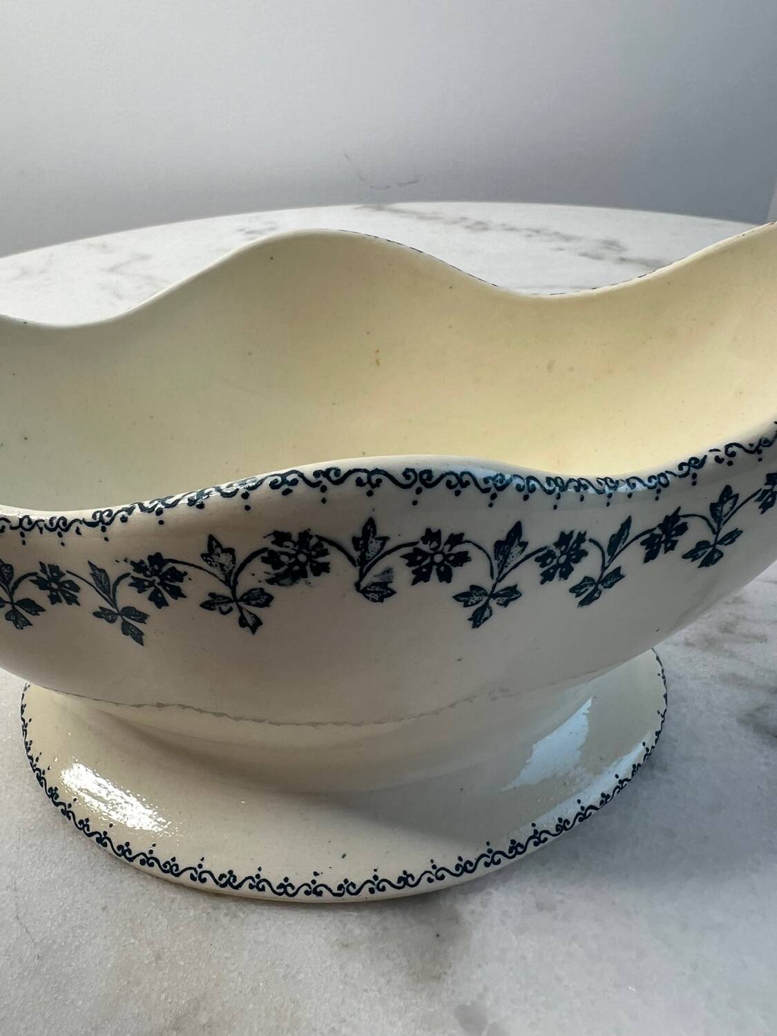 Terre de Fer floral sauceboat with Barbeaux