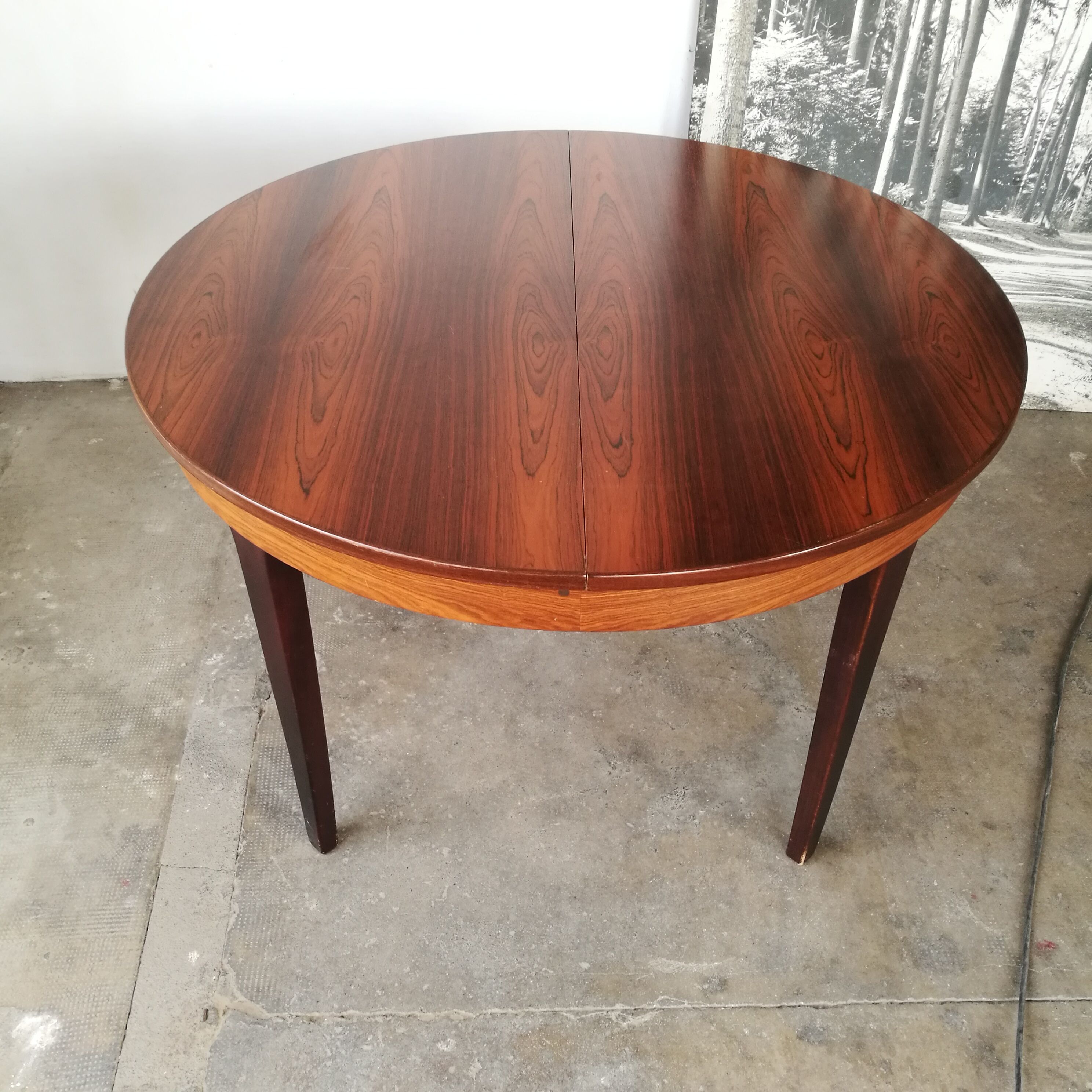 Round table, rosewood extendable, butterfly extension