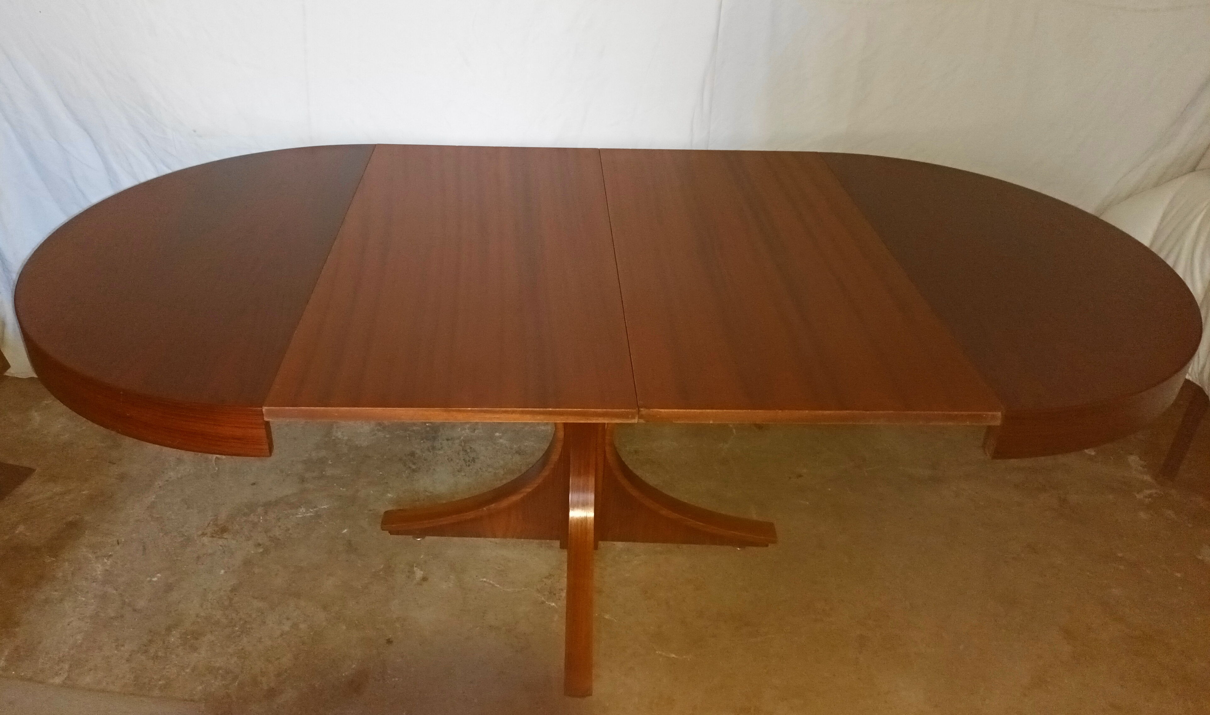 Table basse a systeme monte et baisse extensible de luigi Bartolini,années 70