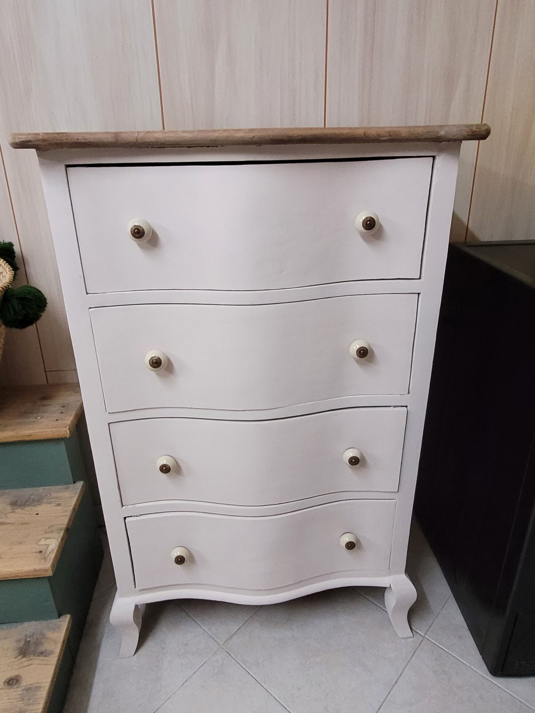 Chest of drawers