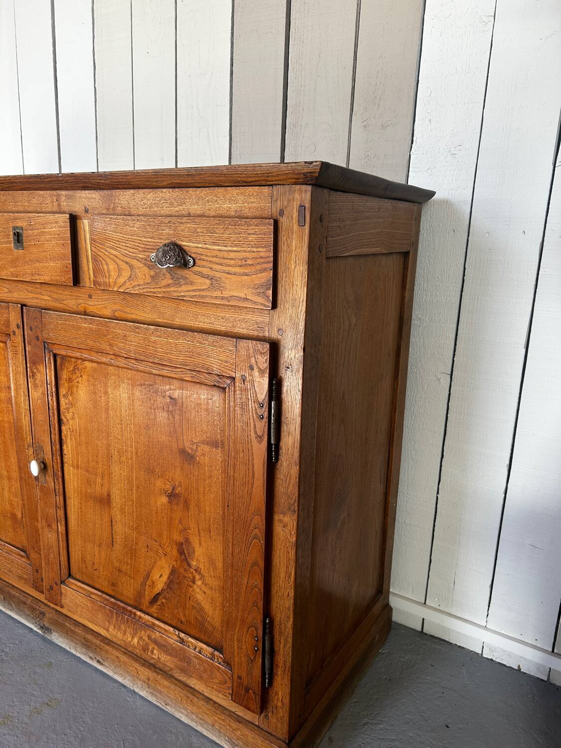 Antique oak sideboard – 3 drawers & 2 doors – pig buttons