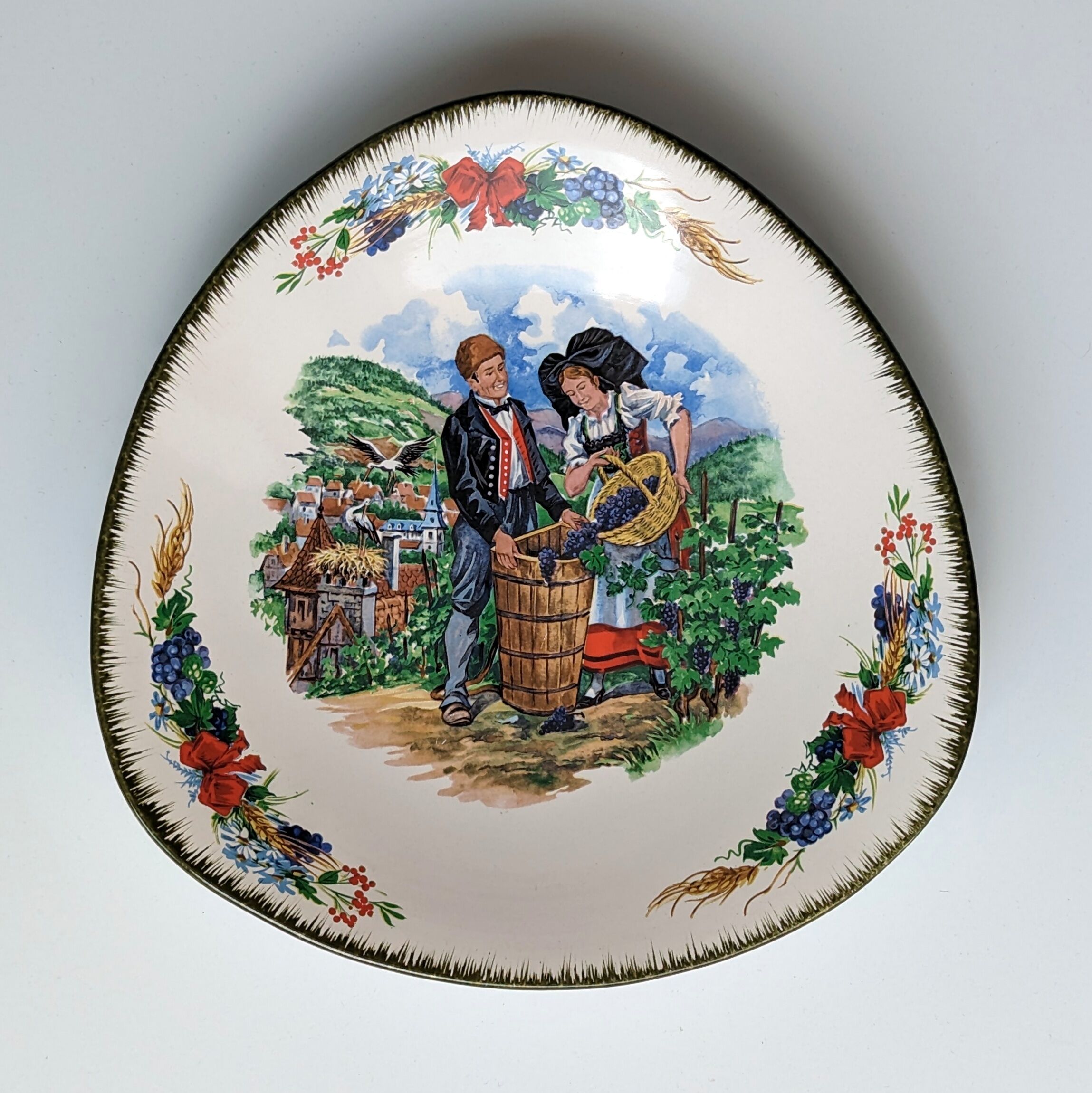 Plate, Wall lamp - Keller & Guérin Luneville - Earthenware - Alsace / Harvest / Riquewihr