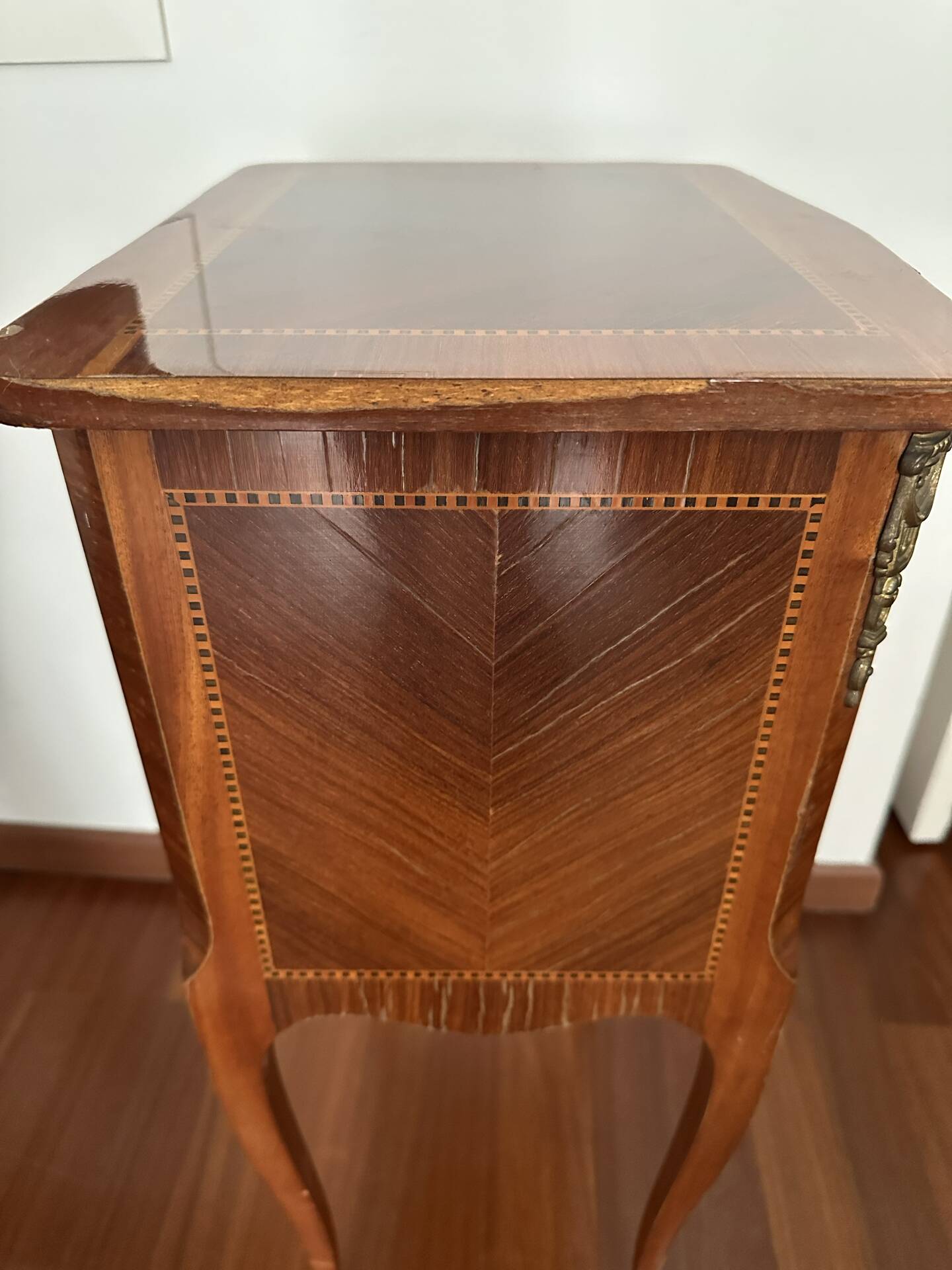 Small bedside table in marquetry in the Louis XV style.