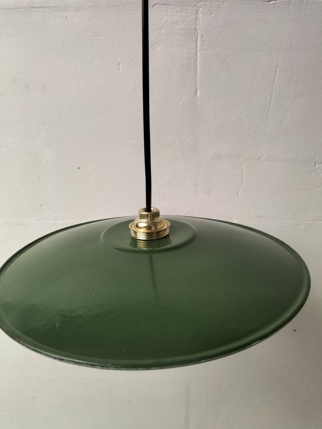 Enamelled sheet metal suspensions