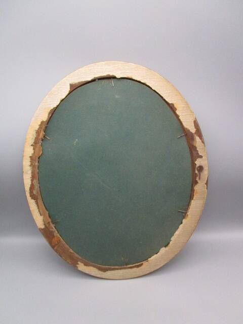 Old oval frame in wood and gilded stucco