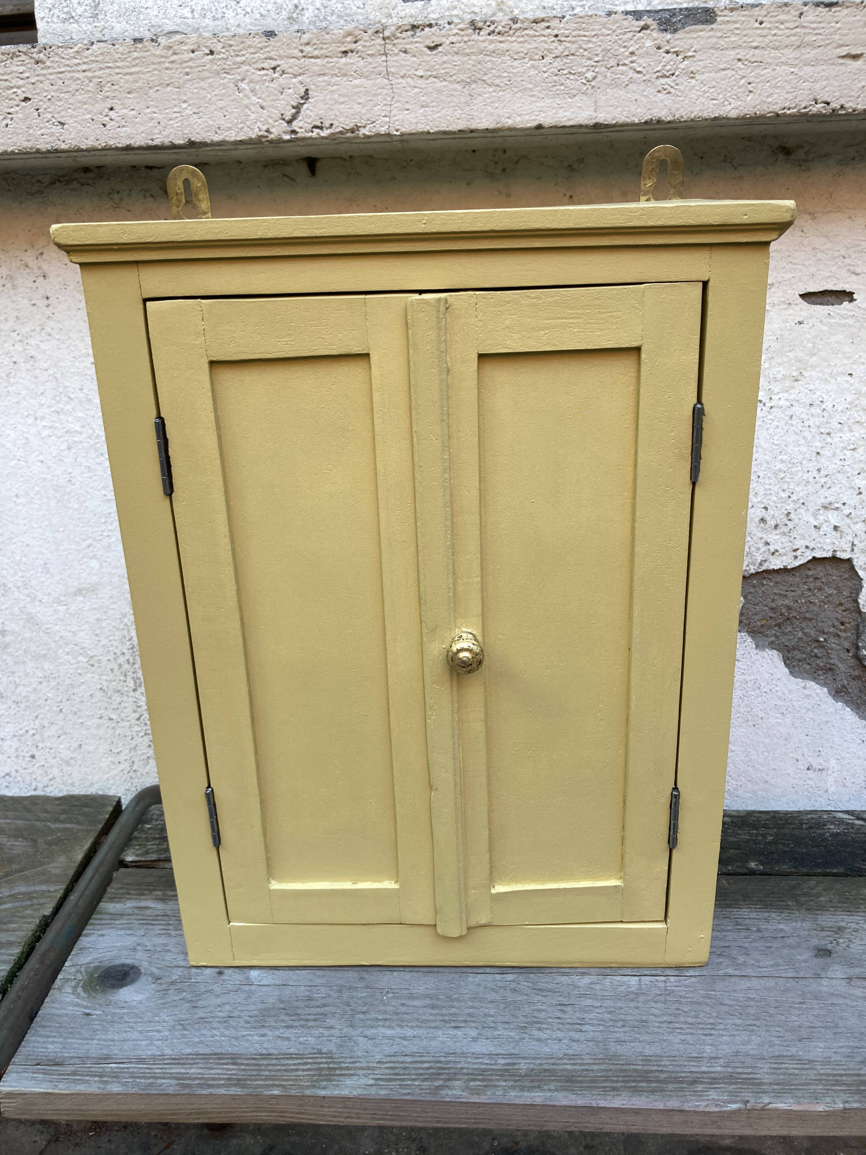 Mini medicine cabinet