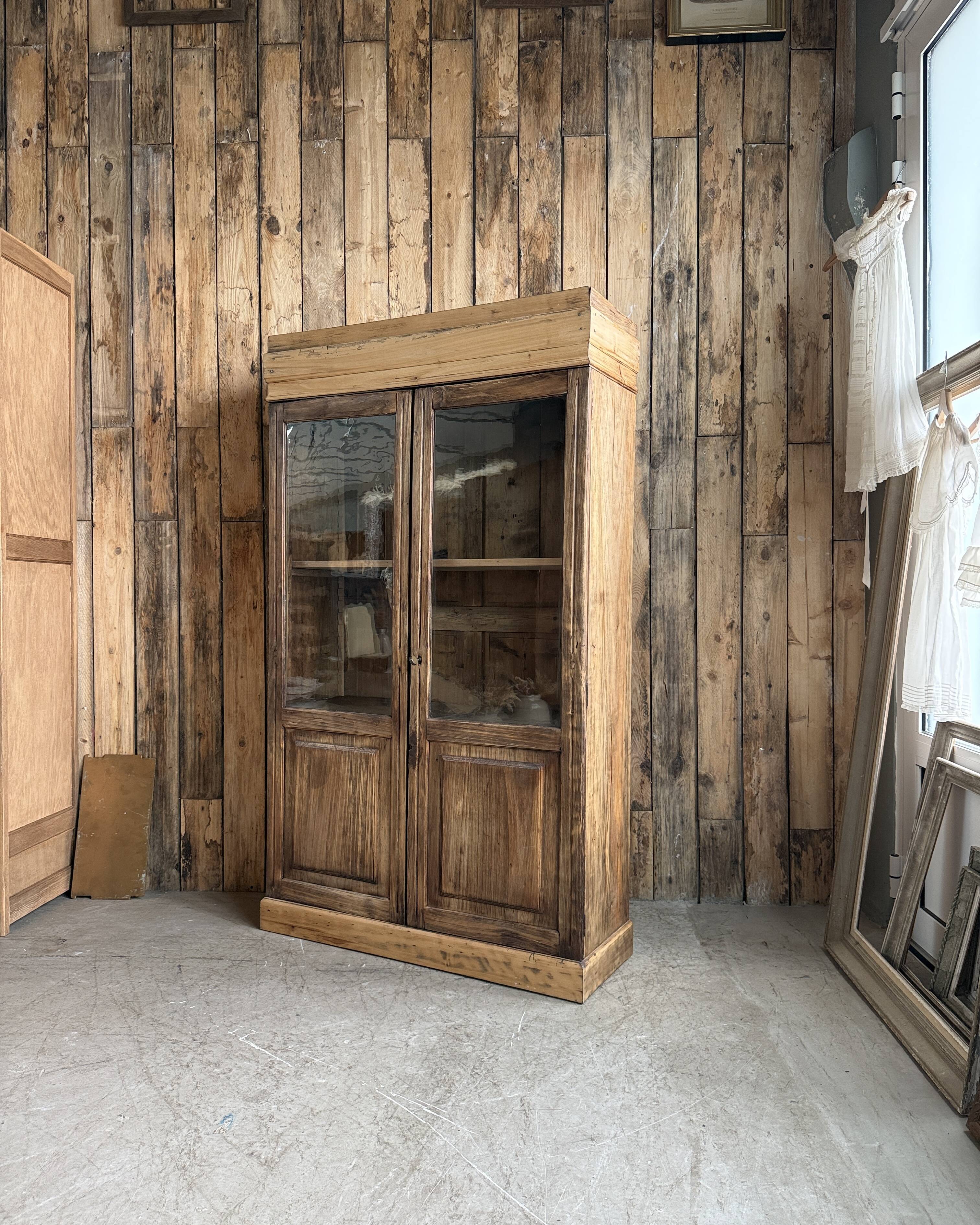 Petite vitrine ancienne en pin (restaurée)