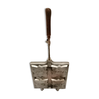Vintage aluminum croque-monsieurs apparatus