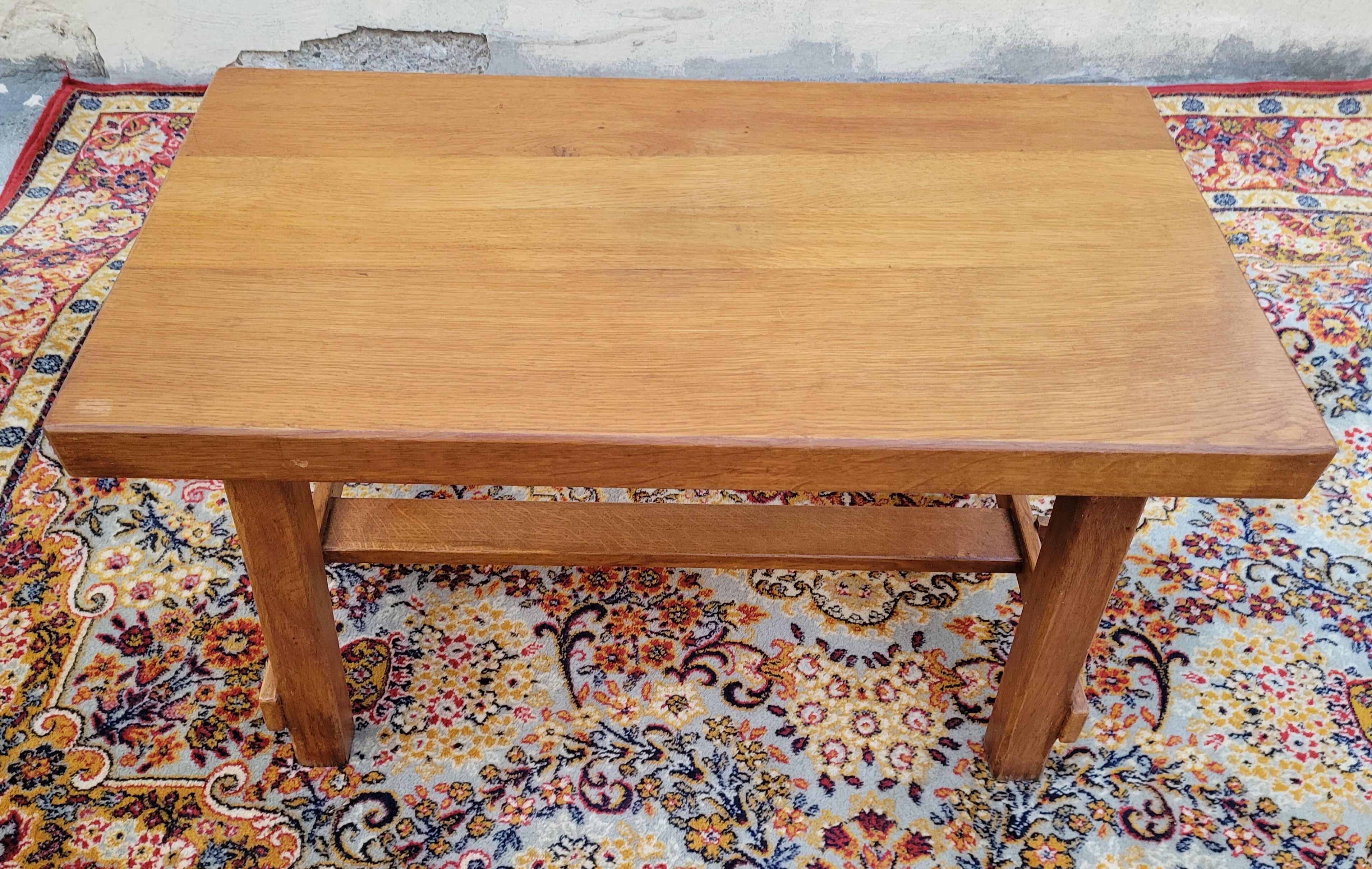 Table basse brutaliste en chêne clair