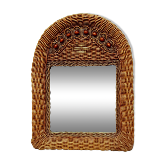 Miroir en osier tréssé et perles en bois 70s