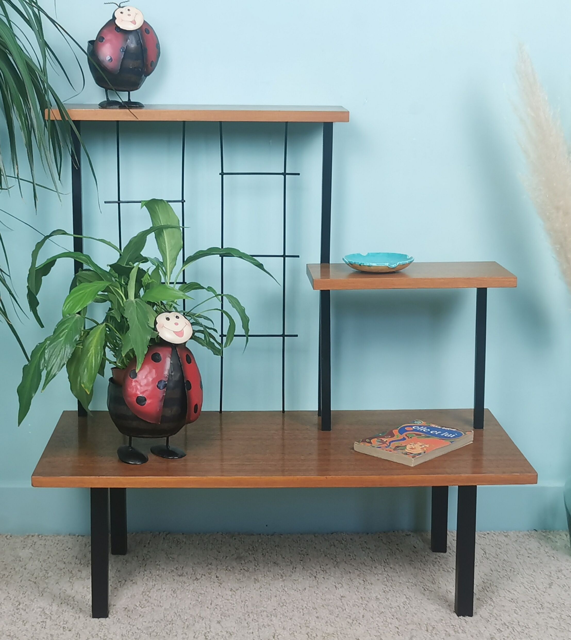 Plant holder shelf