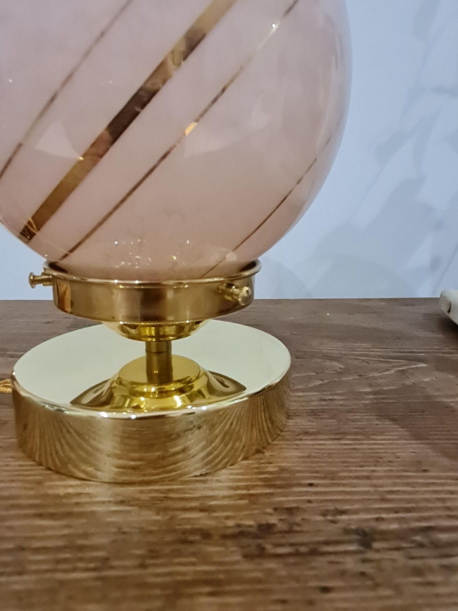 Clichy glass globe table lamp