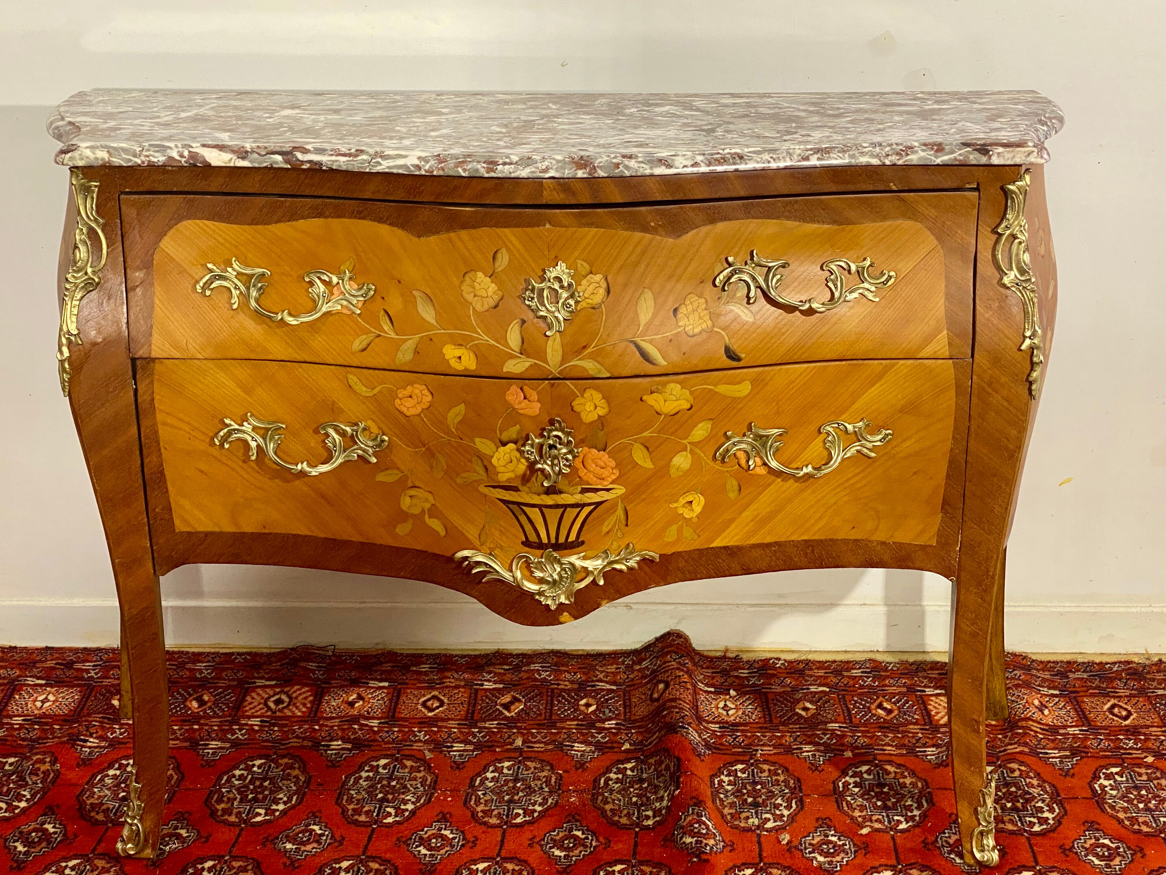 Chest of drawers Frying pan with floral decoration Louis XV style