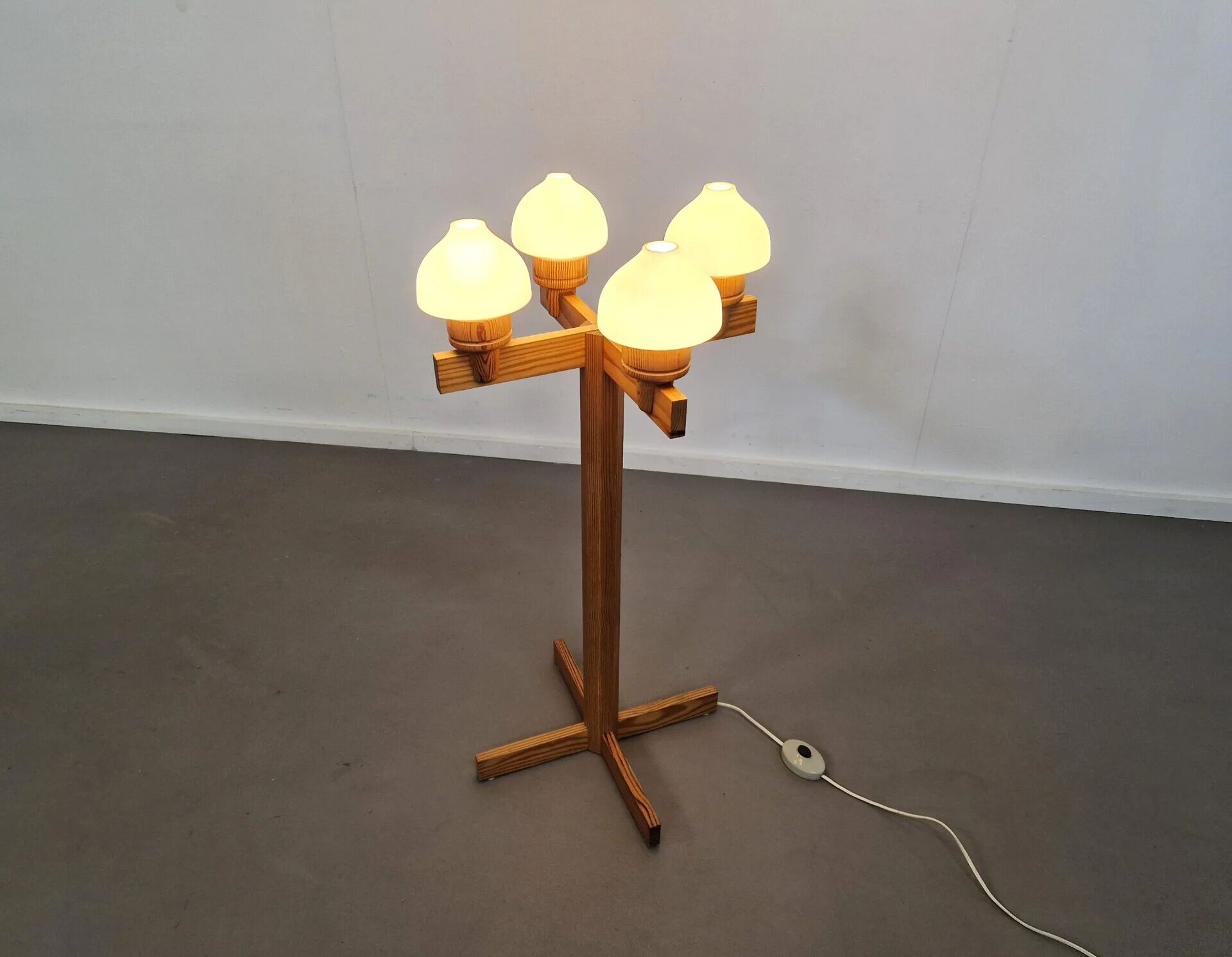 Uno Dahlén for Aneta Sweden | Floor lamp