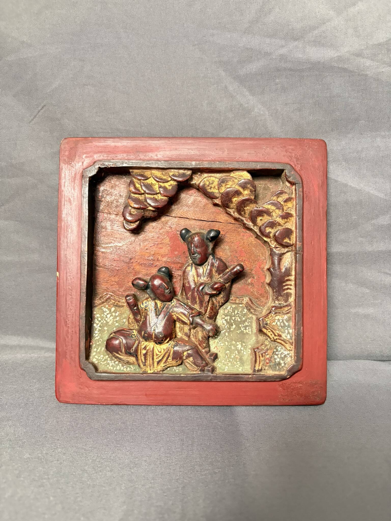 Ancien panneau, bas relief en bois sculpté laqué et doré dynastie Qing, Chine