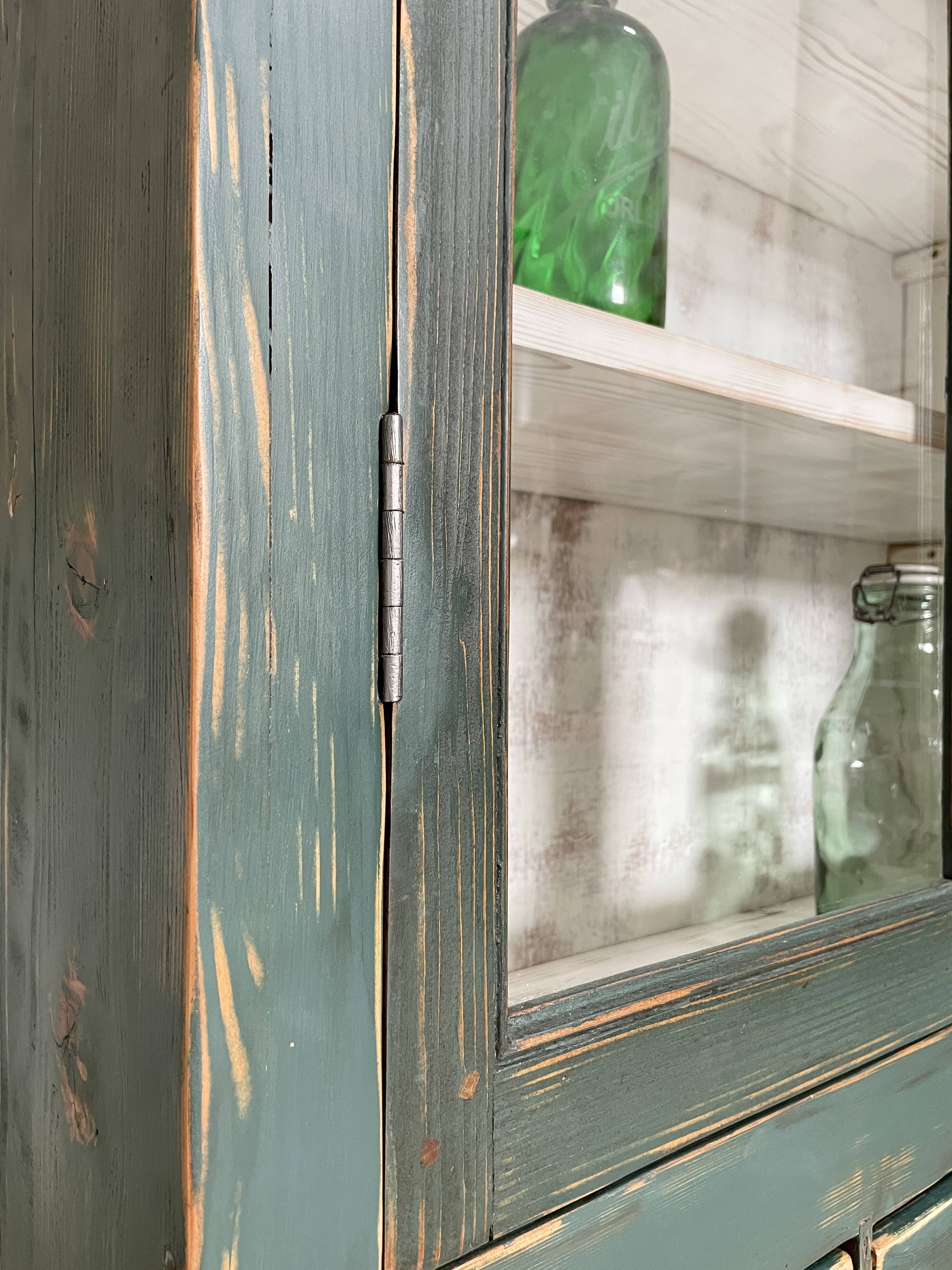 Furniture of trade showcase, around 1900.