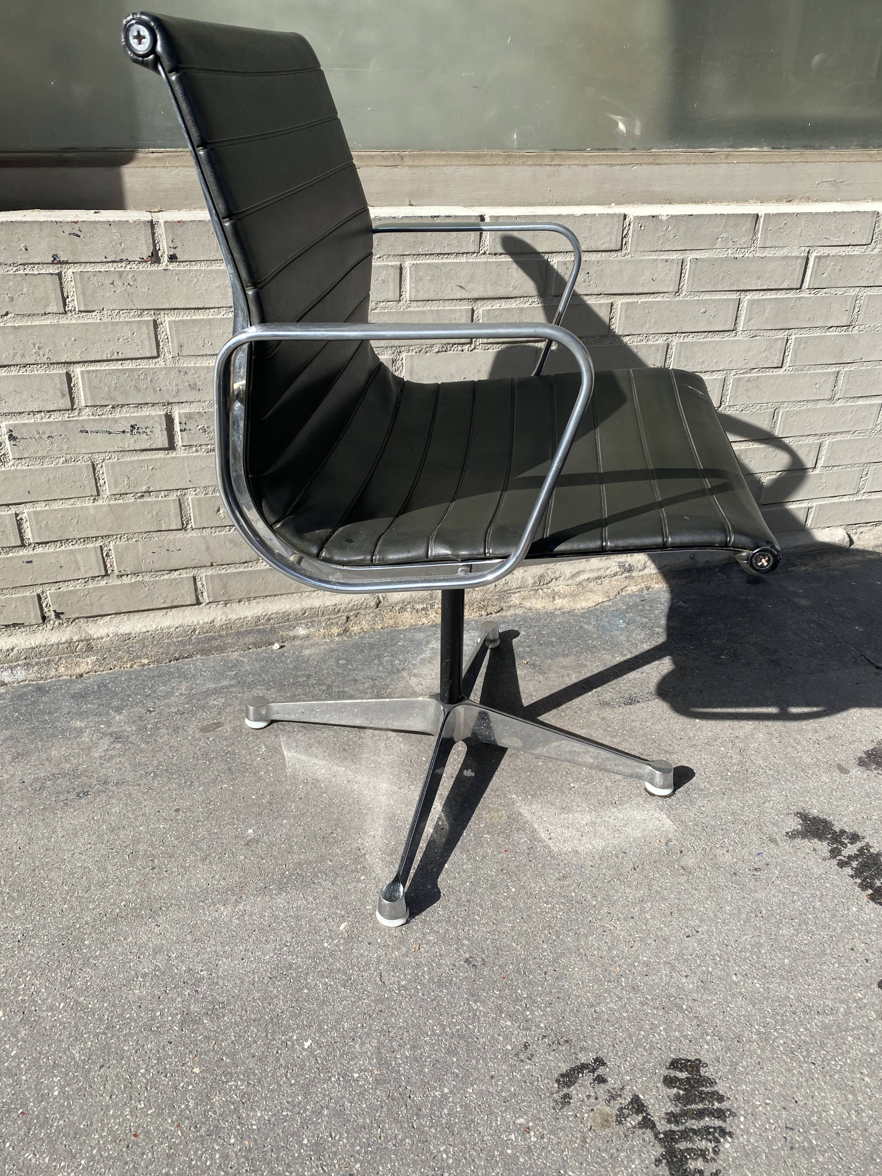 Armchair EA108 Charles and Ray Eames Edition Herman miller