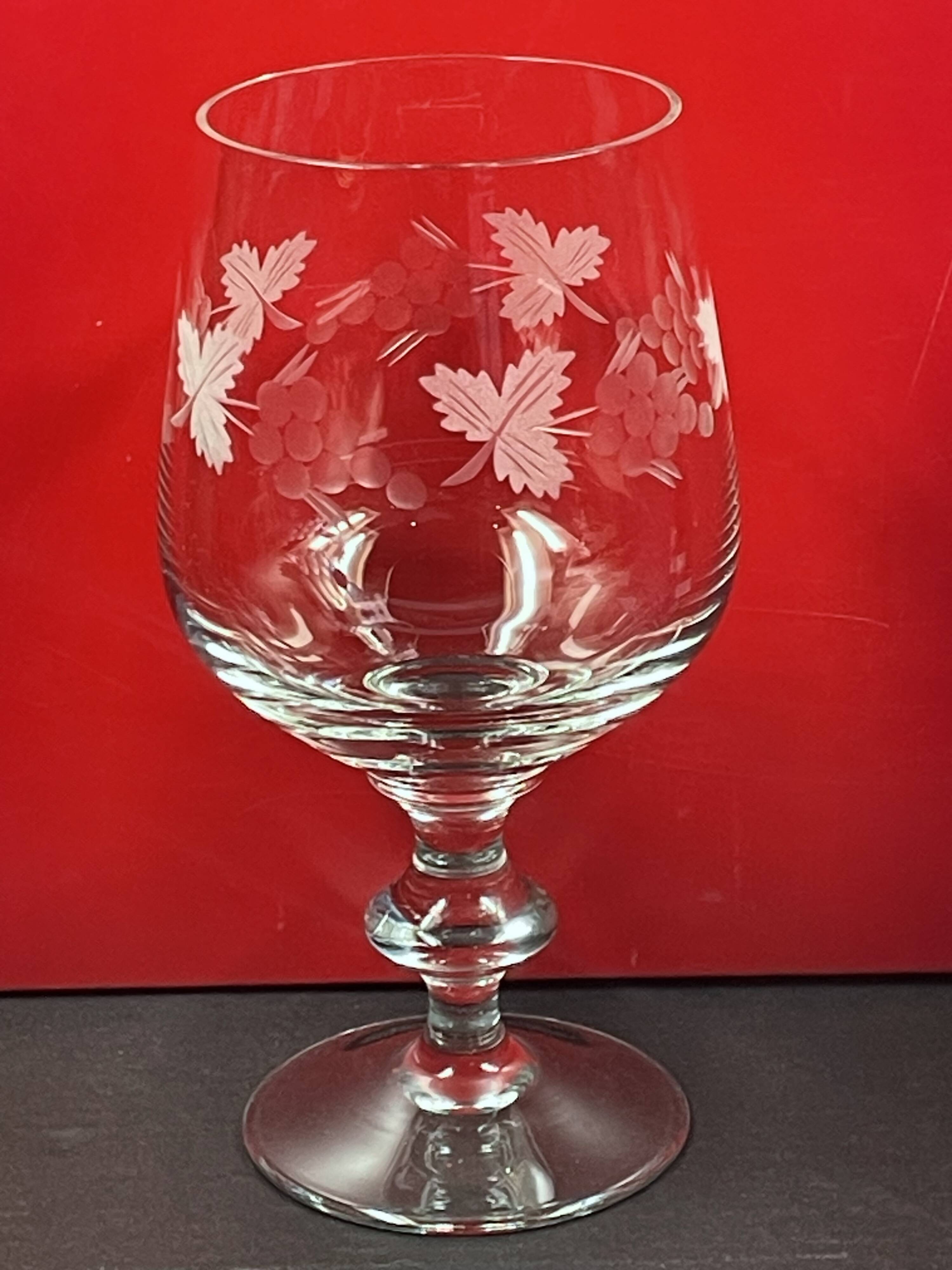 Large wine glass in frosted engraved glass or crystal Pampre & vine leaf