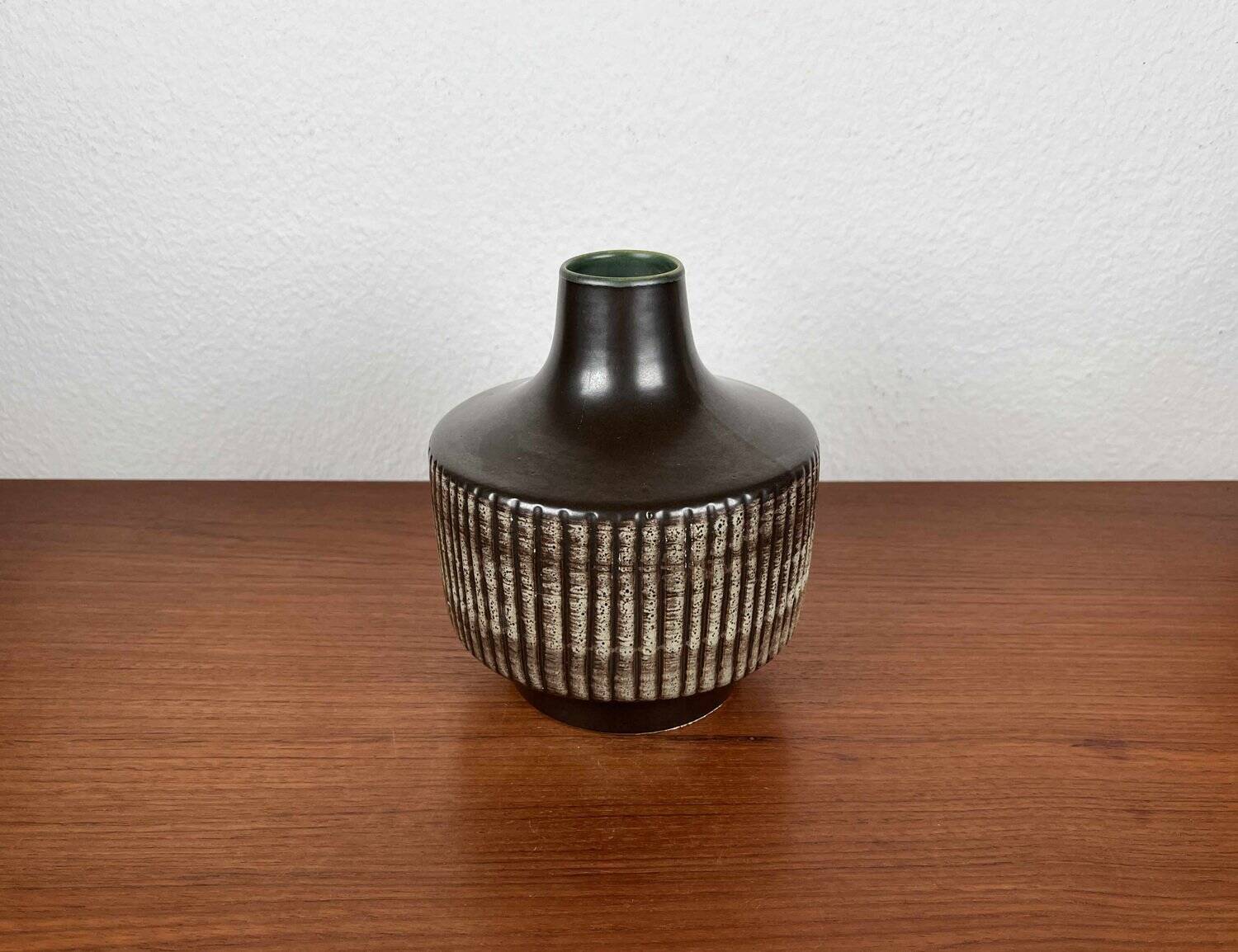 East German ceramic vase from the mid-century, VEB Haldensleben, 1960s.