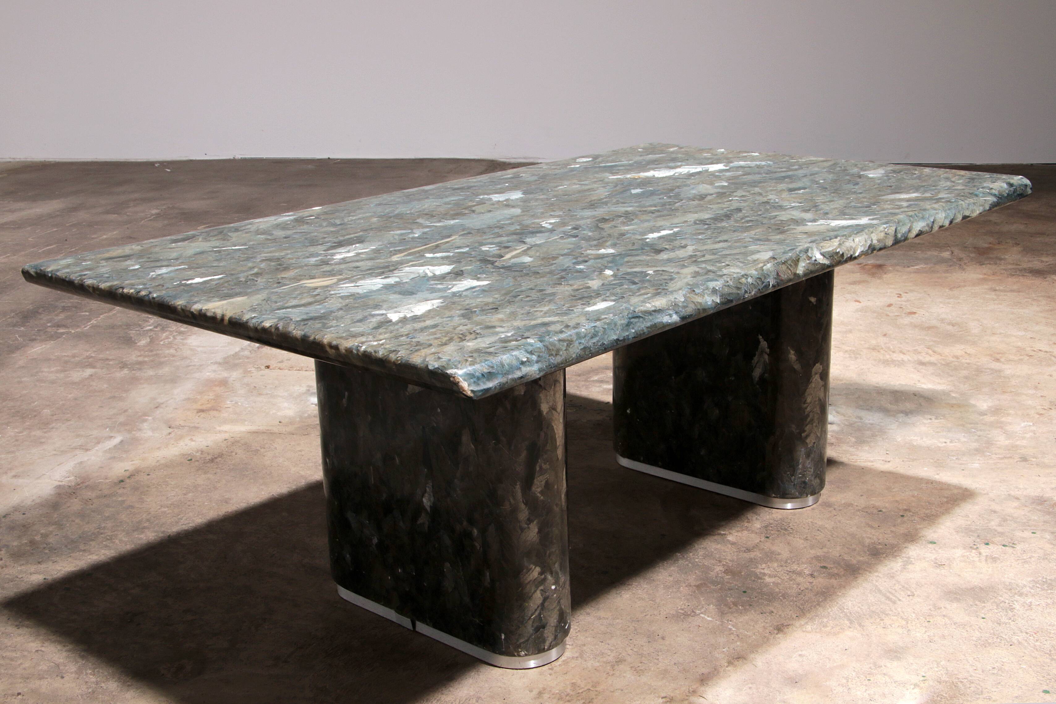 Table basse vintage en pierre naturelle italienne – Design élégant et long