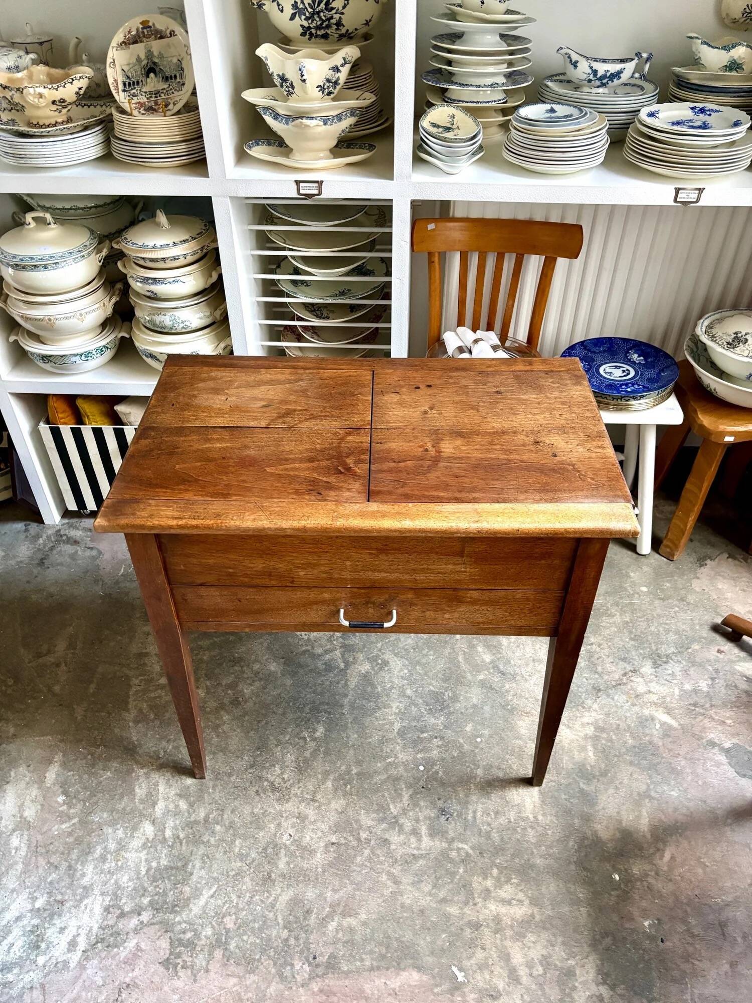 Craft furniture with 2 drawers, solid wood table.