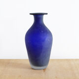 Vase en pâte de verre bleu foncé