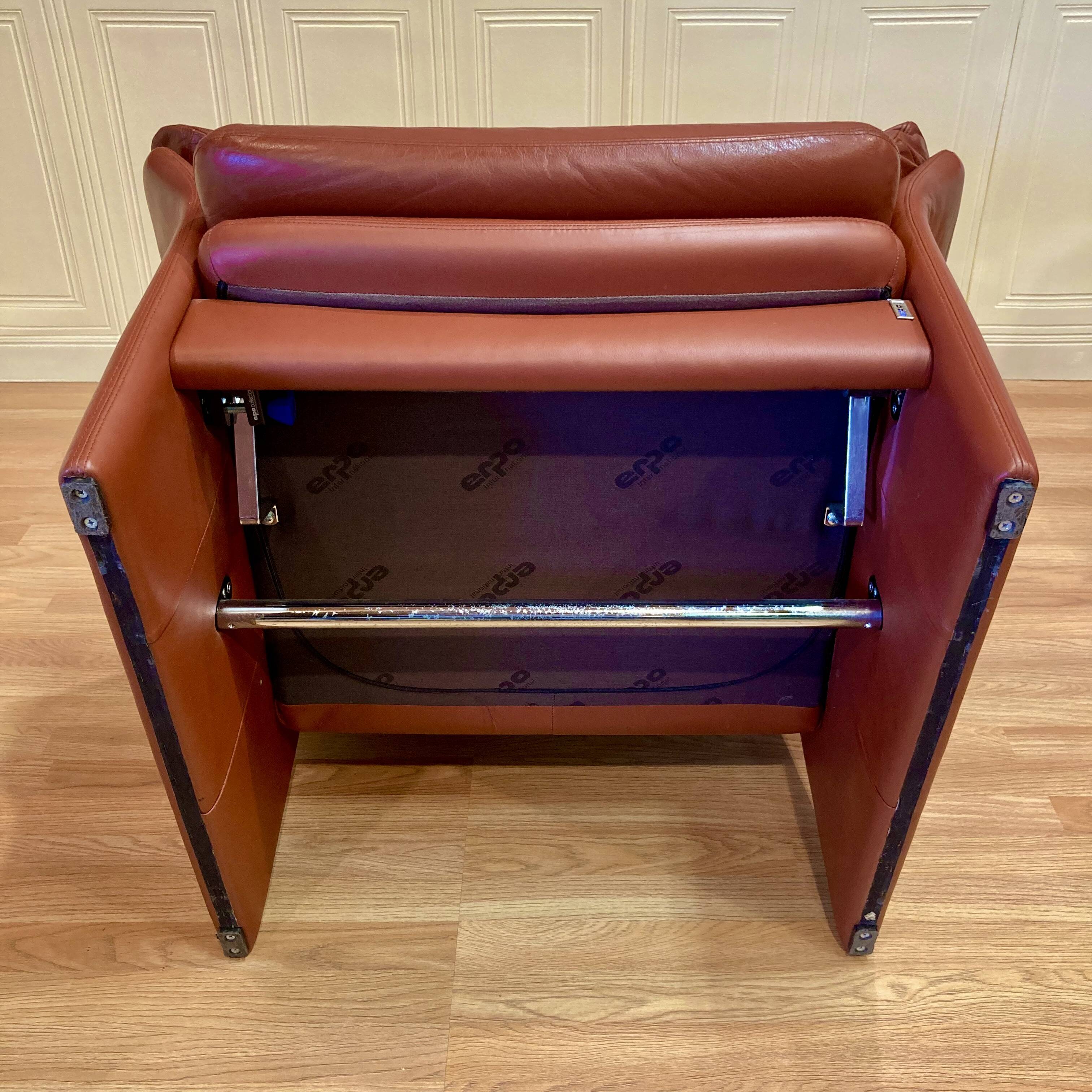 Adjustable and modular leather design armchair.