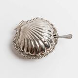 Elegant silver-tone Italian vintage 1960s shell-shaped sugar bowl with spoon