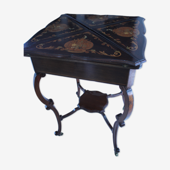 Handkerchief game table with marquetry XXth era