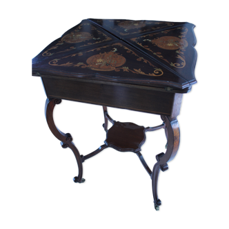 Handkerchief game table with marquetry XXth era