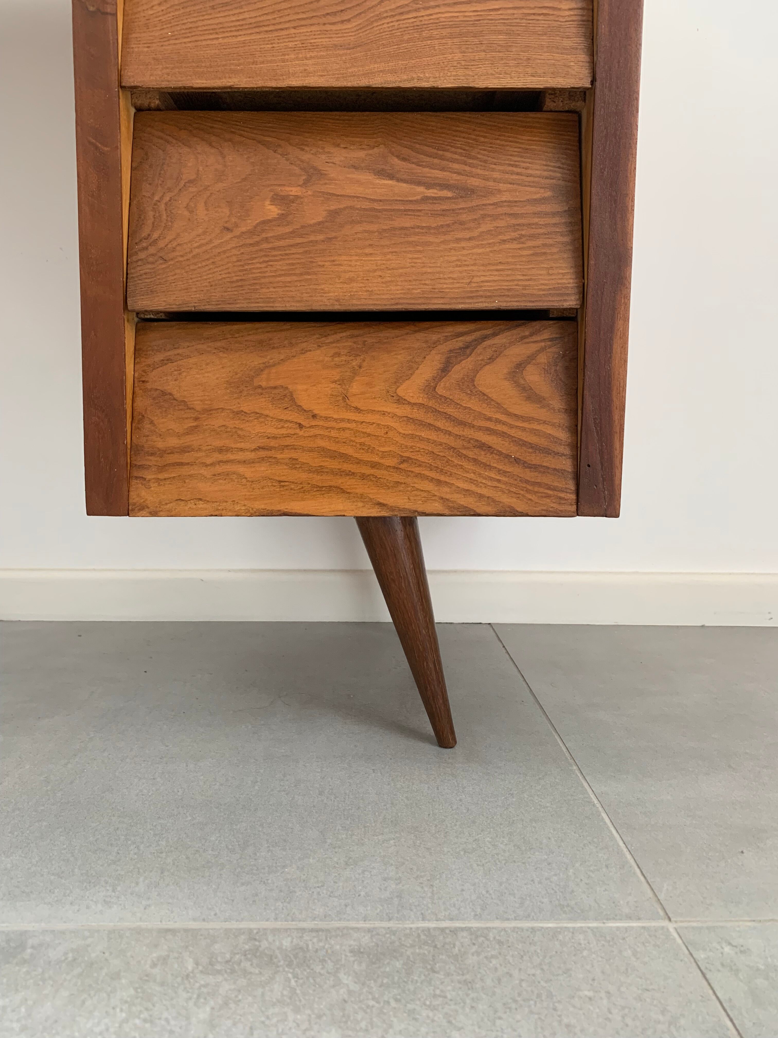 Desk with tapered feet