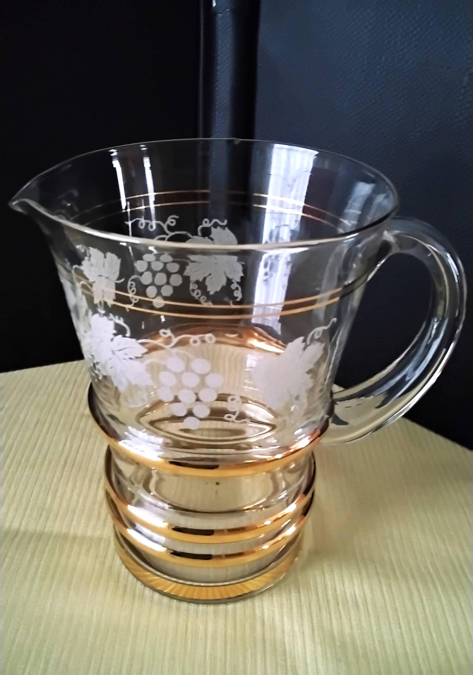 Carafe à eau , pichet , cruche vintage Décor en verre granité