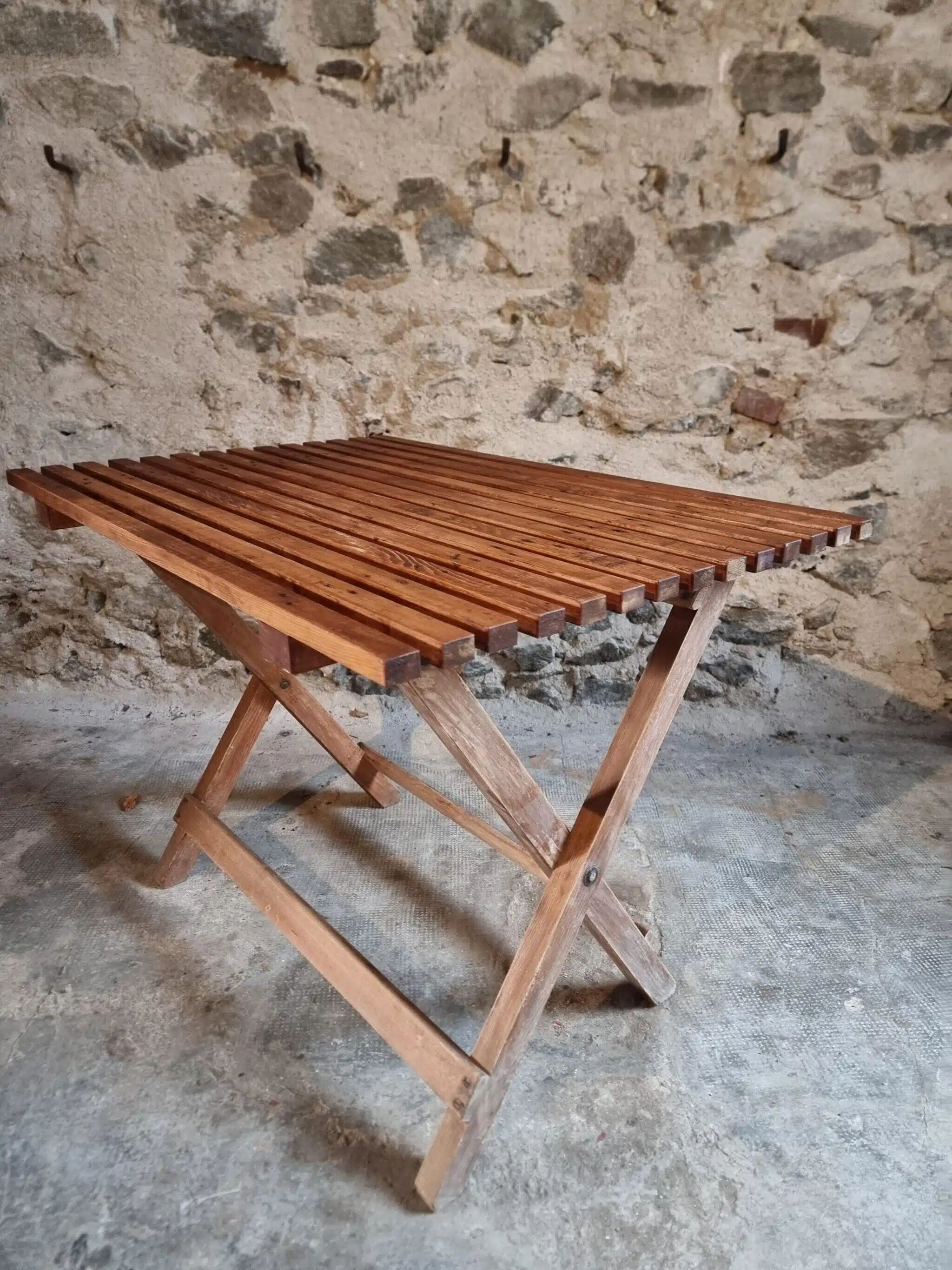 Vintage folding garden table in pine, mid-20th century.