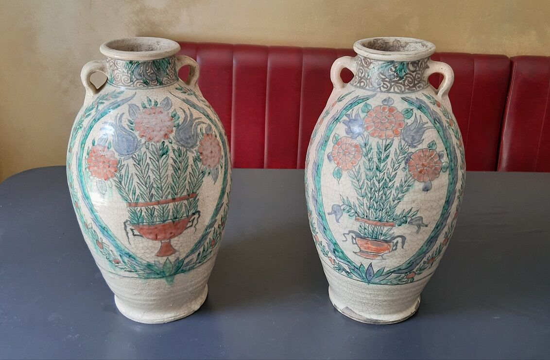 Paire de vases ovoïdes