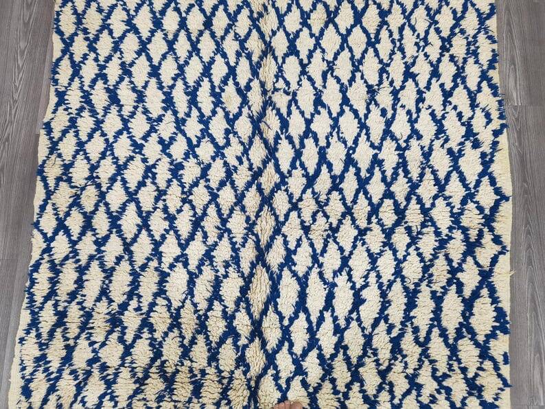 Traditional handmade Berber rug size 150 x 250 cm