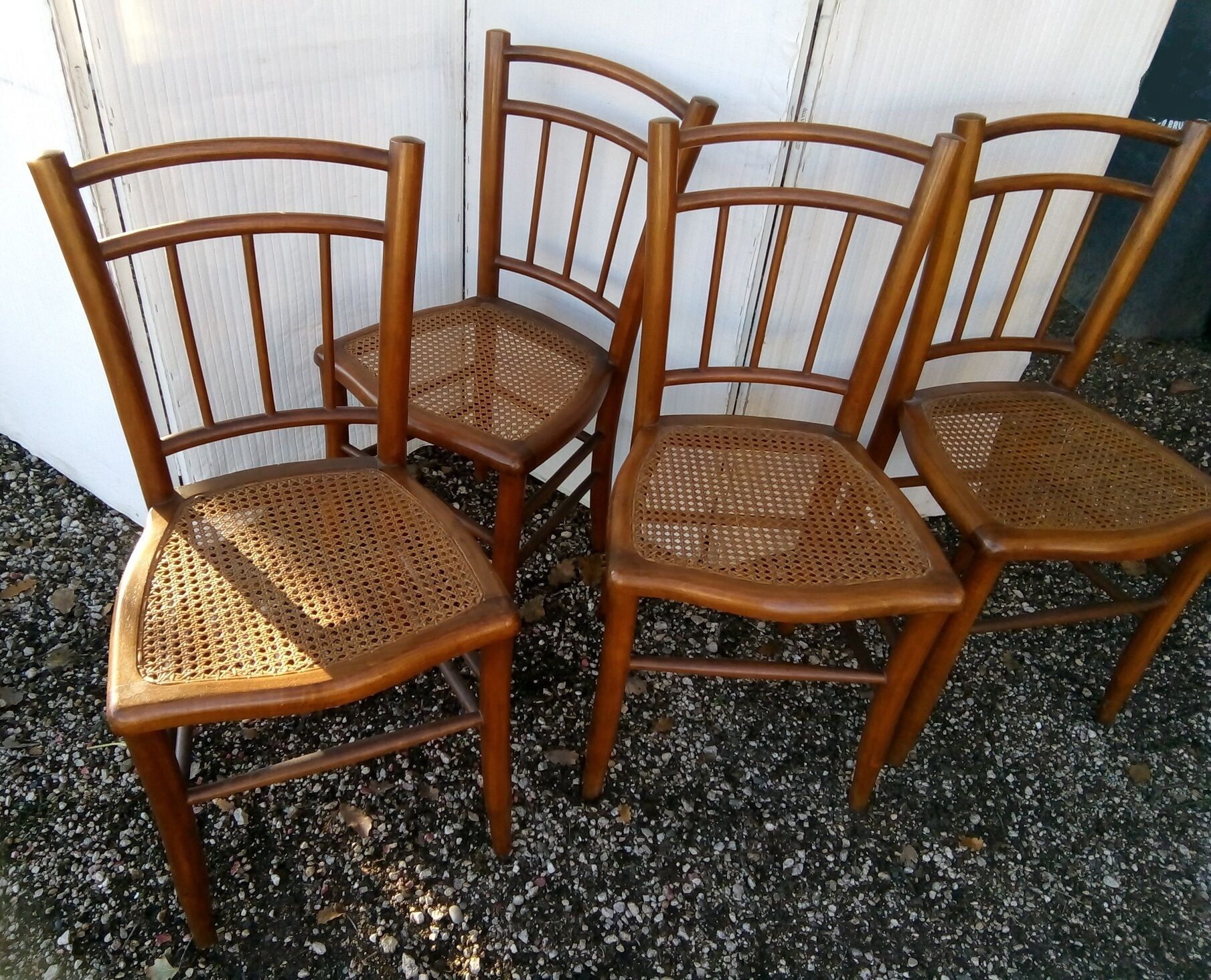 Lot de 4 chaises bois cannées