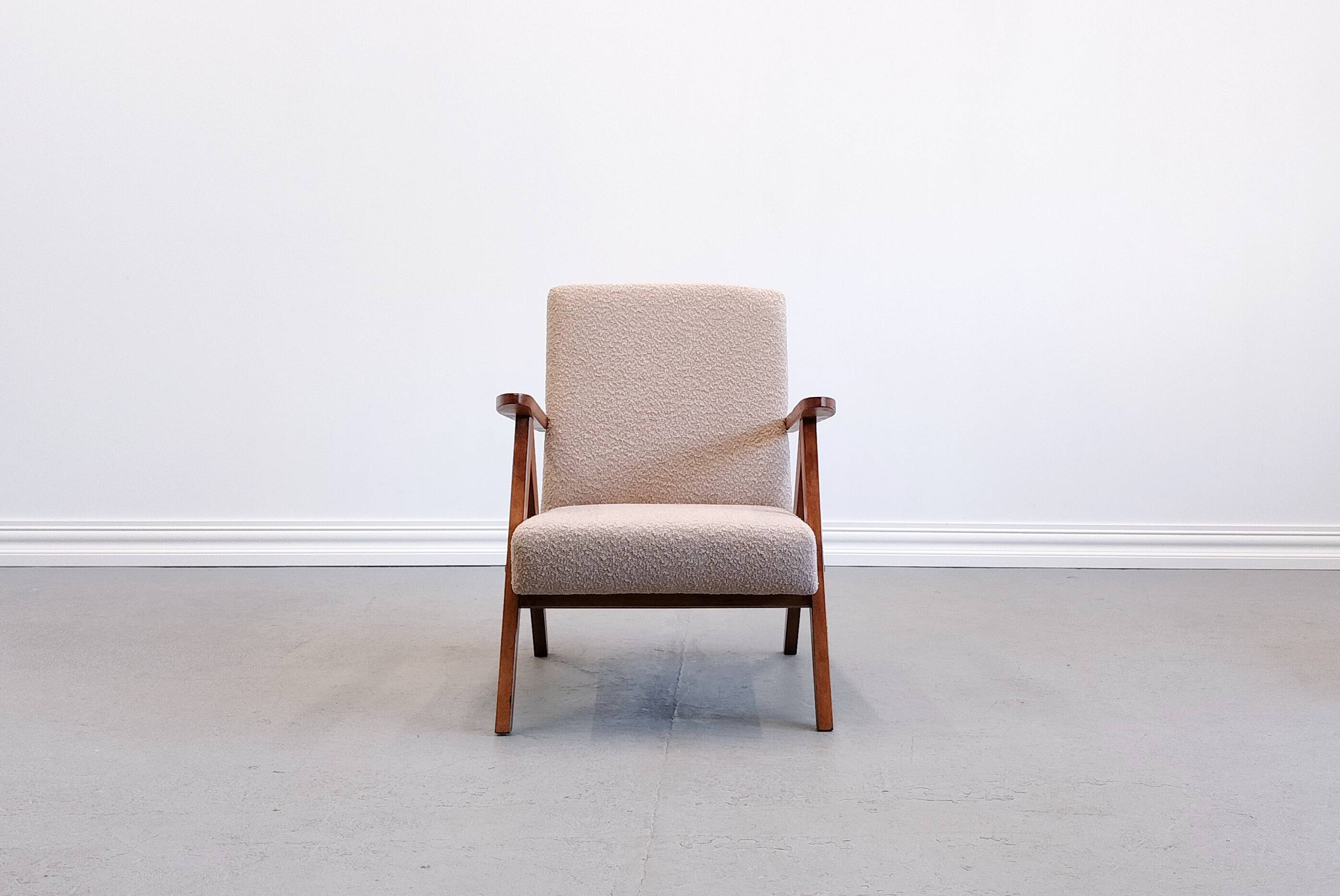Mid Century Easy Chair Model B - 310 Var in Beige Boucle