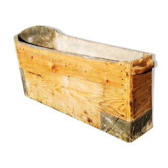 Old wood and zinc bathtub