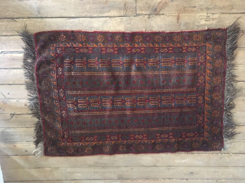 Vintage Persian rug 135cm x 120cm