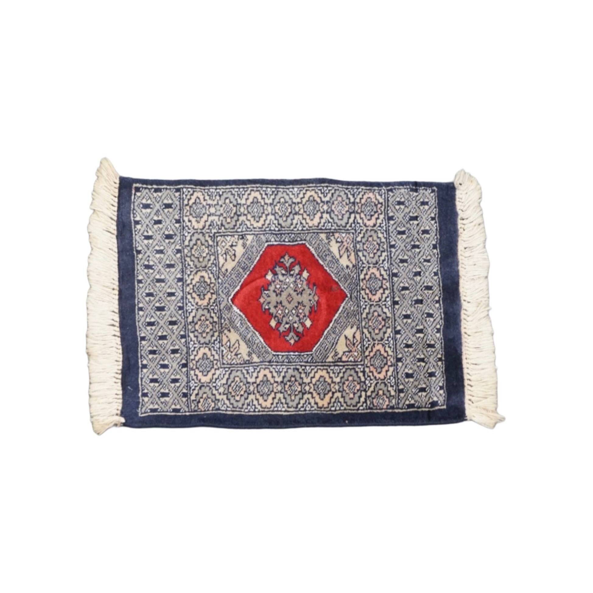 Tapis / Nappe en laine nouée à la main en bleu foncé et rouge – 47x46 cm