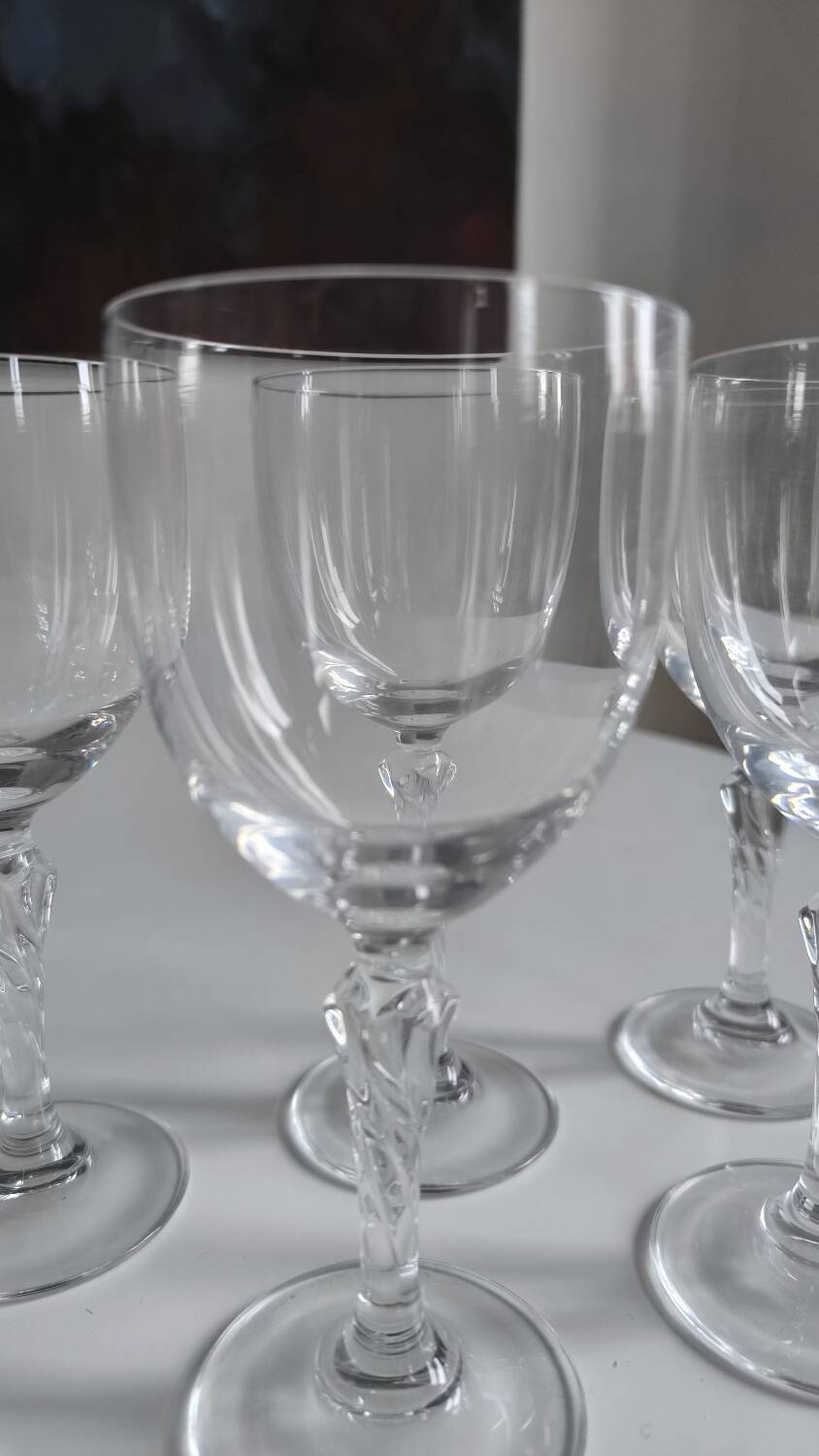Set of 8 chiseled glass wine glasses