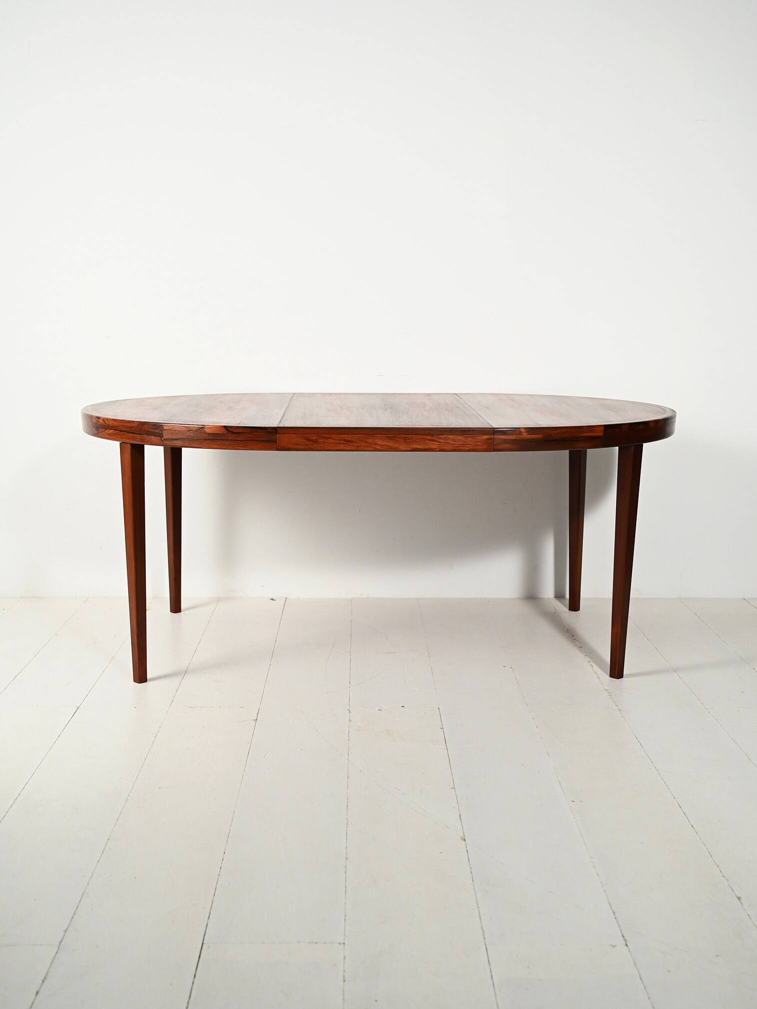 Table extensible arrondie en palissandre danois, années 1950/60